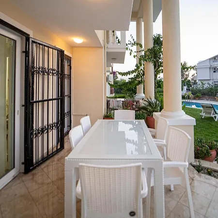 Daire Seaside Residence, Holly, 3 Yatak Odalı , 6 Kişilik Denize Sıfır, Ortak Havuzlu Lüks *
