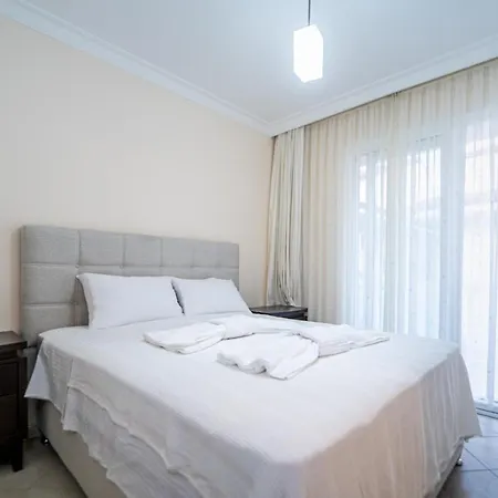 Daire Seaside Residence, Holly, 3 Yatak Odalı , 6 Kişilik Denize Sıfır, Ortak Havuzlu Lüks