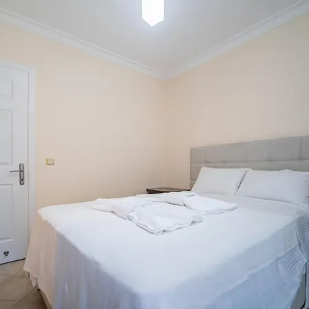 Seaside Residence, Holly, 3 Yatak Odalı , 6 Kişilik Denize Sıfır, Ortak Havuzlu Lüks Daire