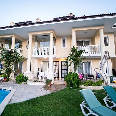 Seaside Residence, Holly, 3 Yatak Odali , 6 Kisilik Denize Sifir, Ortak Havuzlu Luks