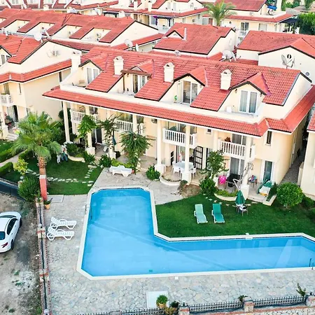 Seaside Residence, Holly, 3 Yatak Odali , 6 Kisilik Denize Sifir, Ortak Havuzlu Luks Apartment